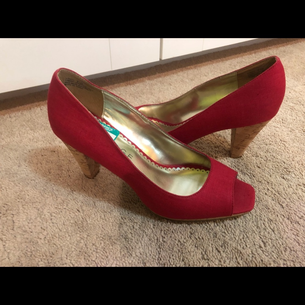 Heels - Picture 3 of 3